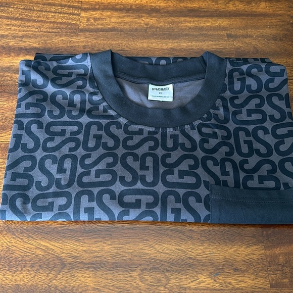 Men’s casual Gym Shark  Signature T-shirt - Picture 2 of 3